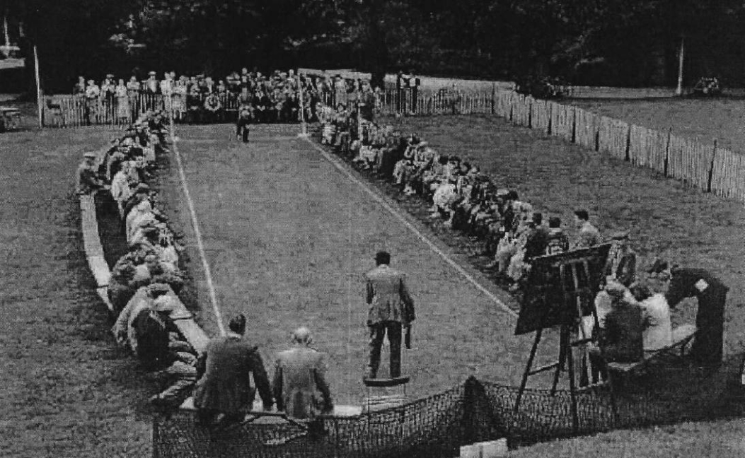 A group of people watching a tennis match

AI-generated content may be incorrect.