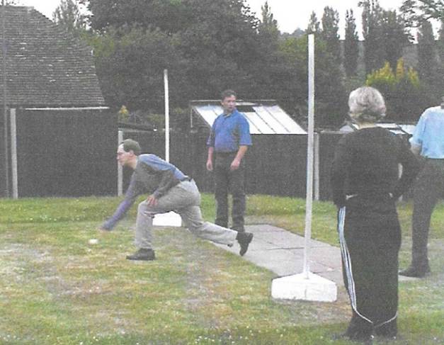 A person throwing a ball

AI-generated content may be incorrect.